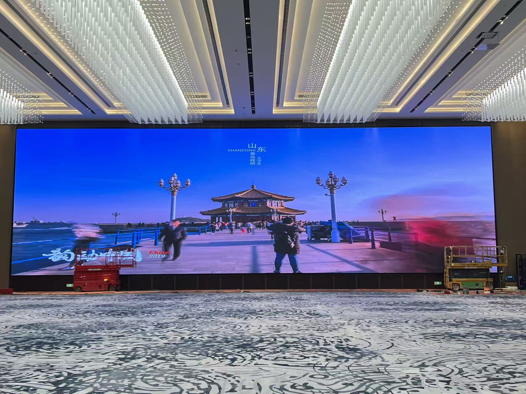 岳阳振华国际秀场 P1.86 室内高清 LED 显示系统项目