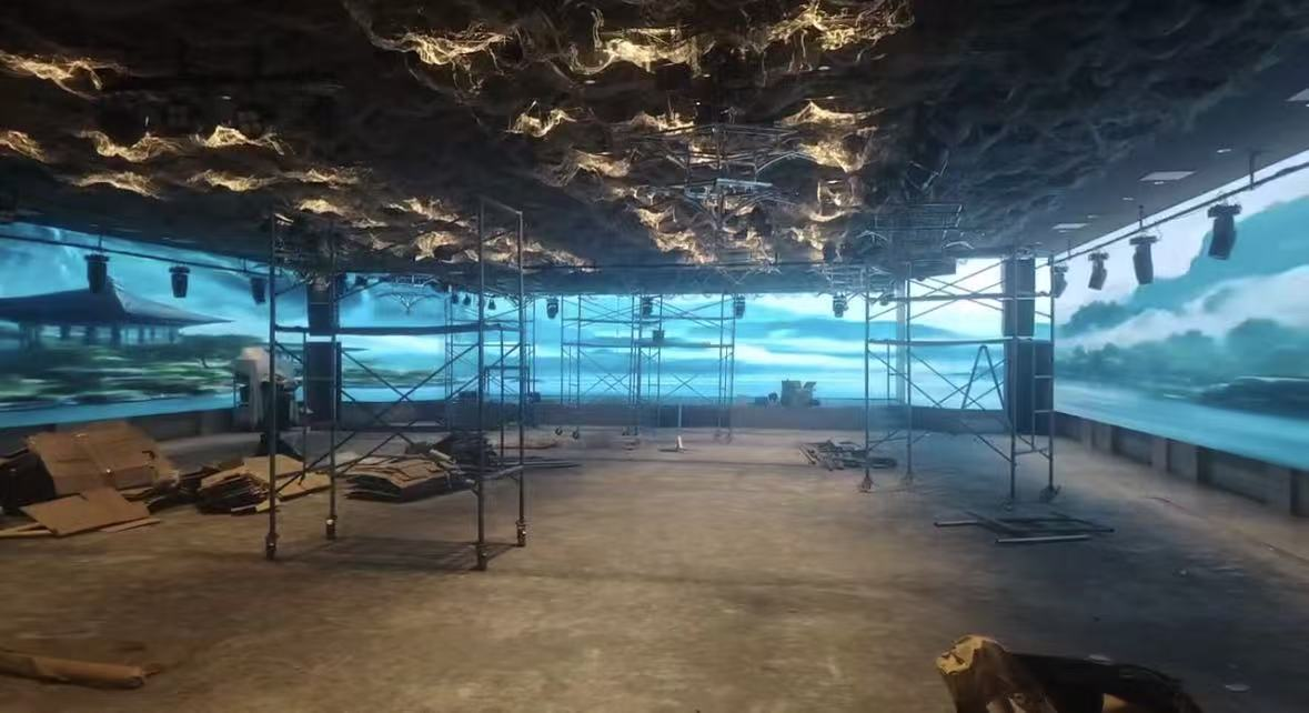 丽江酒店 3 面超长 LED 舞台表演与贸易展示项目