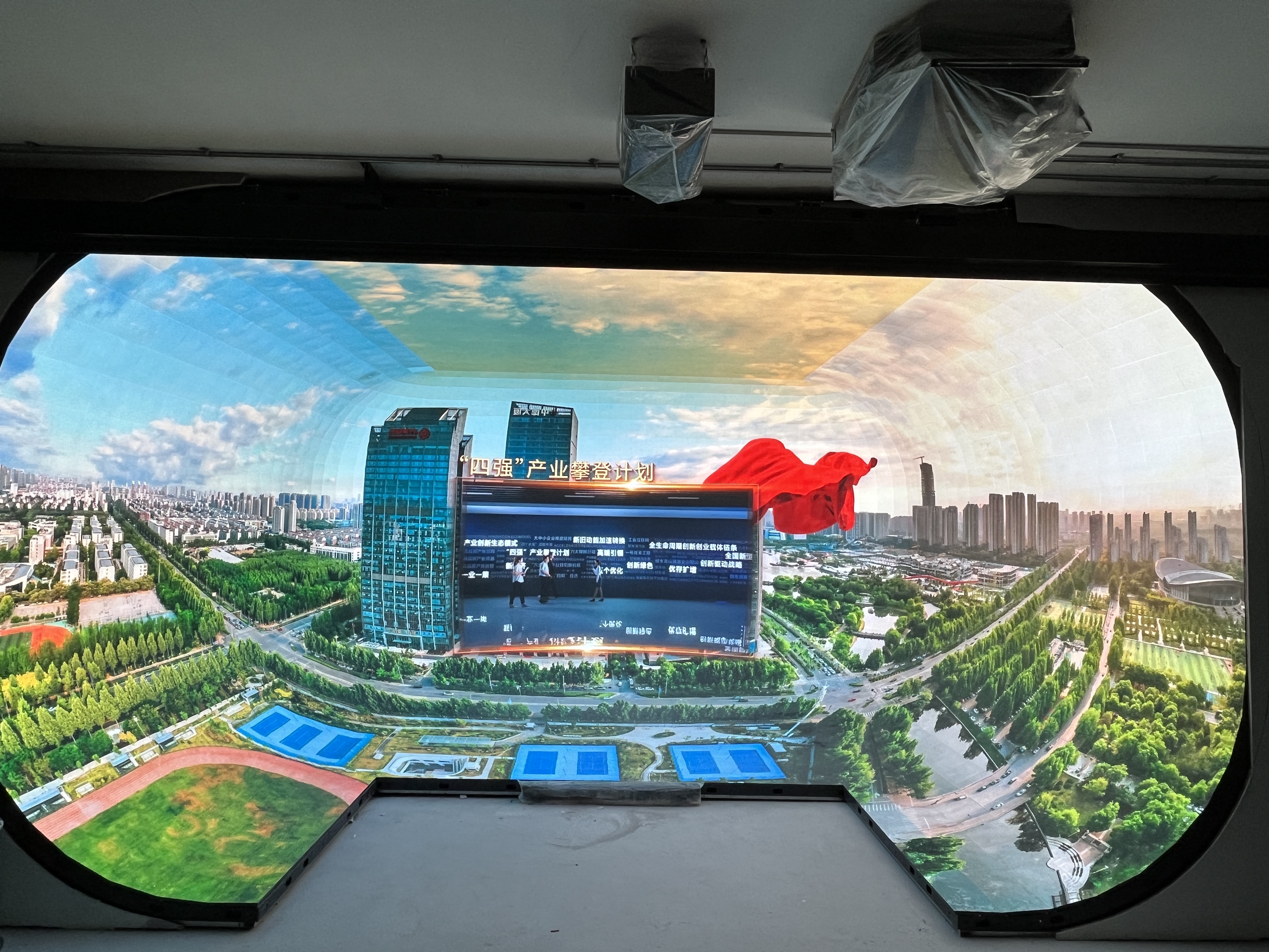 通辽英德隆大厦 P4 通例 + 异形模组 LED 高清显示项目