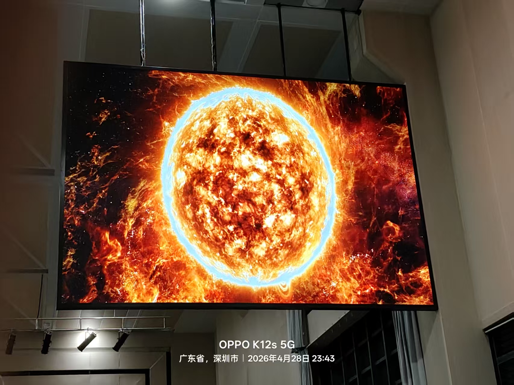 宝安高中会堂多窗口 P2.5 LED 讲授显示项目